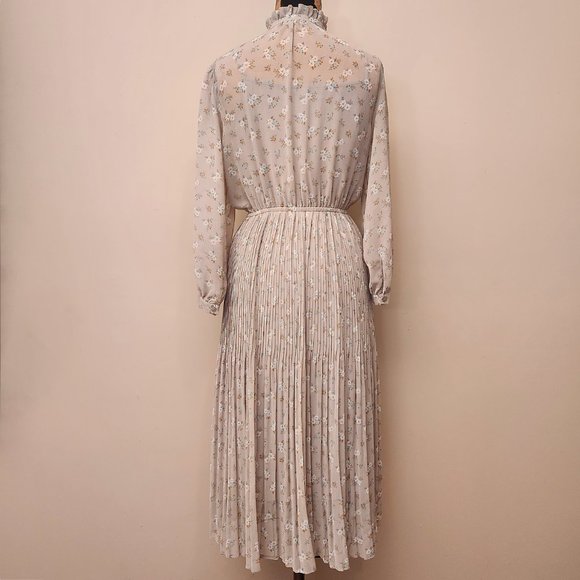 Uniqlo Pleated Chiffon Dress - Picture 6 of 14